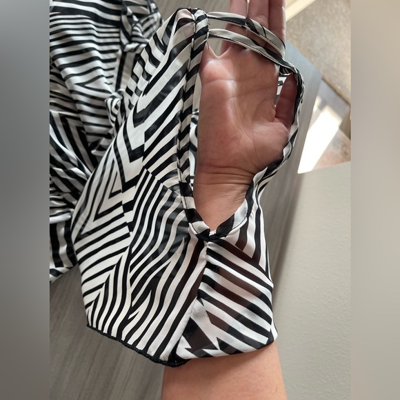 Maurice’s Striped Blouse - Open Sleeve & Fitted Waist - Size Large - Picture 6 of 16